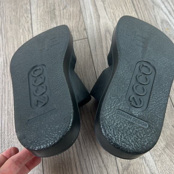 Perfect like new ECCO Men's Flowt Lux Slide Flat Sandal - Picture 5 of 6